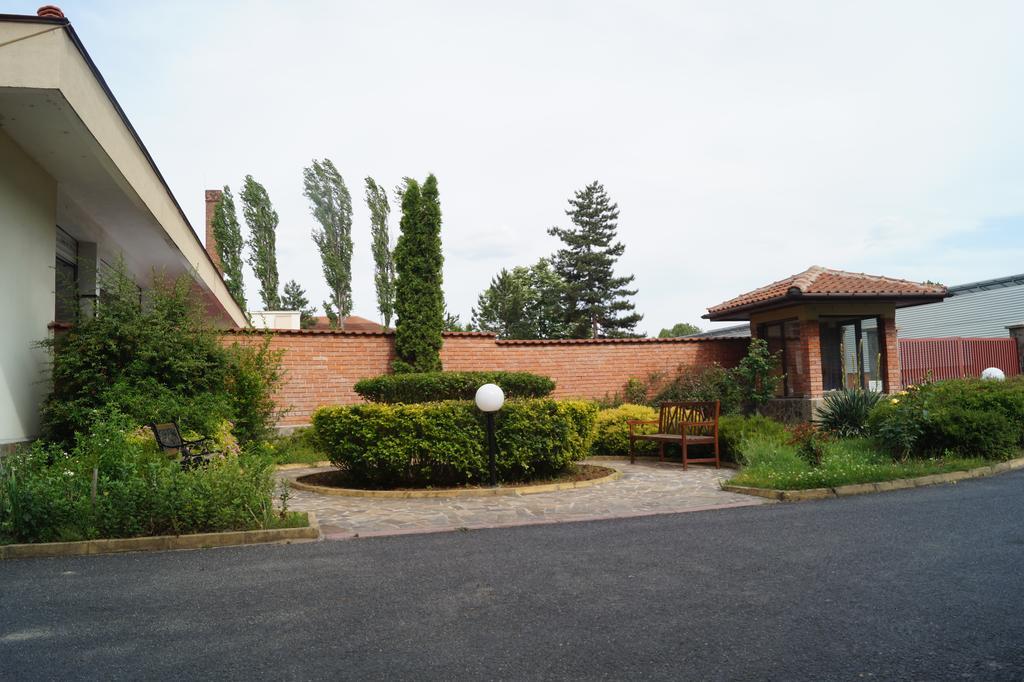 Hotel Kardjali Kurdzhali Luaran gambar